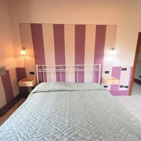 Exquisite Spoleto-poolside-sleeps-20pool, Jacuzzi, Gardens - Fabulous Views 斯波莱托