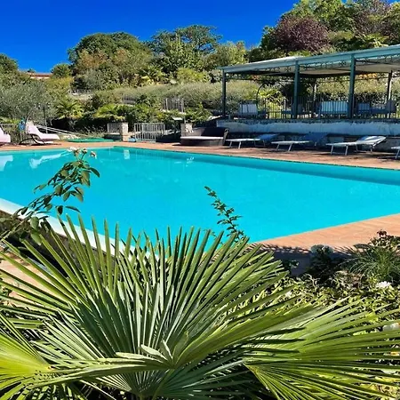 Exquisite Spoleto-poolside-sleeps-20pool, Jacuzzi, Gardens - Fabulous Views